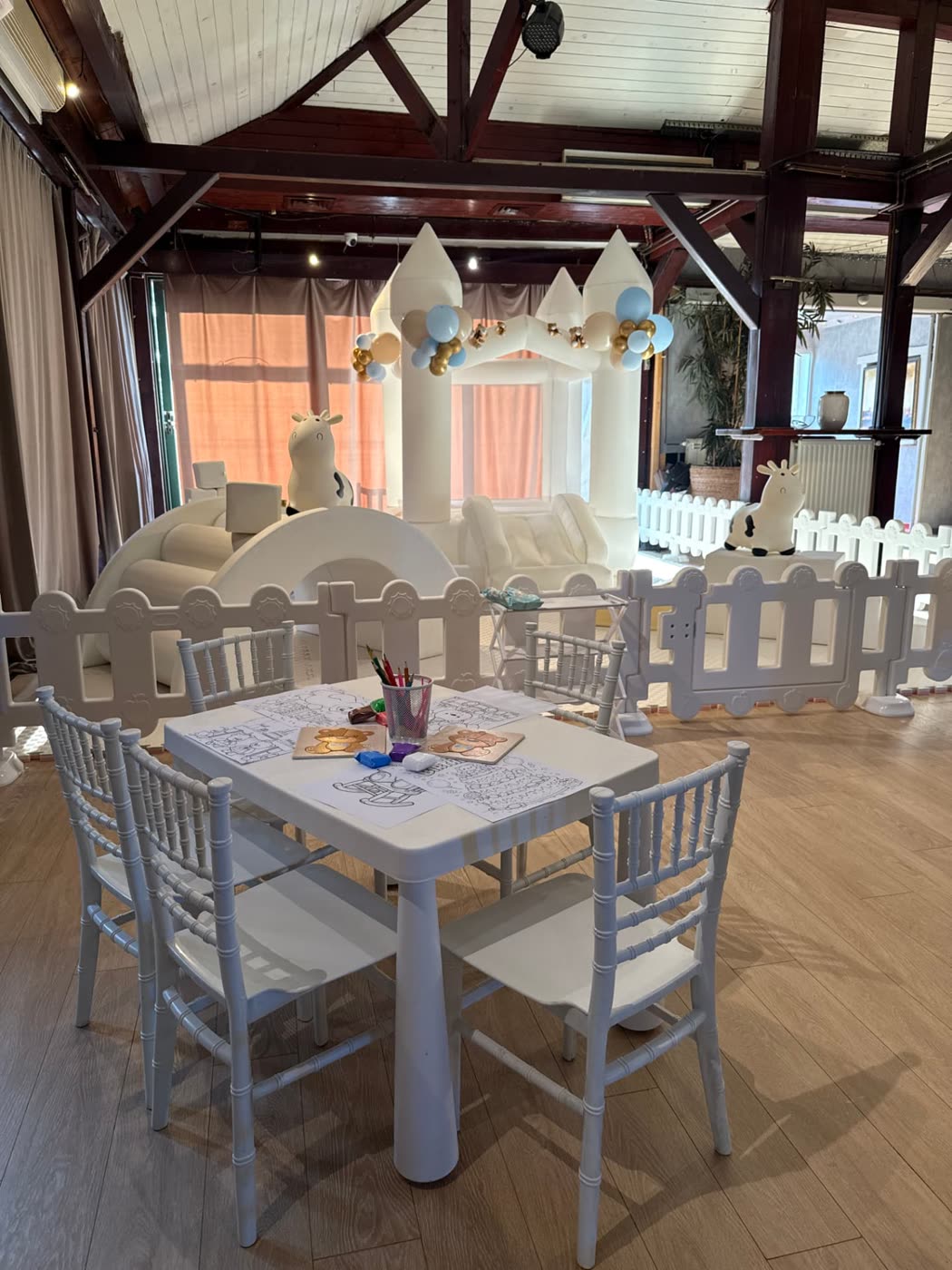 Dvorac, soft play i kreativni kutak u sali